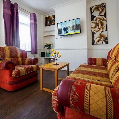 12 Cornwallis Lodge Family Room 2 Stoke-on-Trent Экстерьер фото