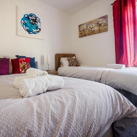 12 Cornwallis Lodge Family Room 2 Stoke-on-Trent Экстерьер фото