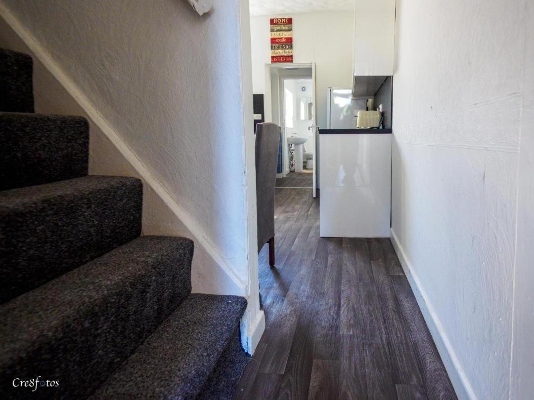12 Cornwallis Lodge Family Room 2 Stoke-on-Trent Экстерьер фото