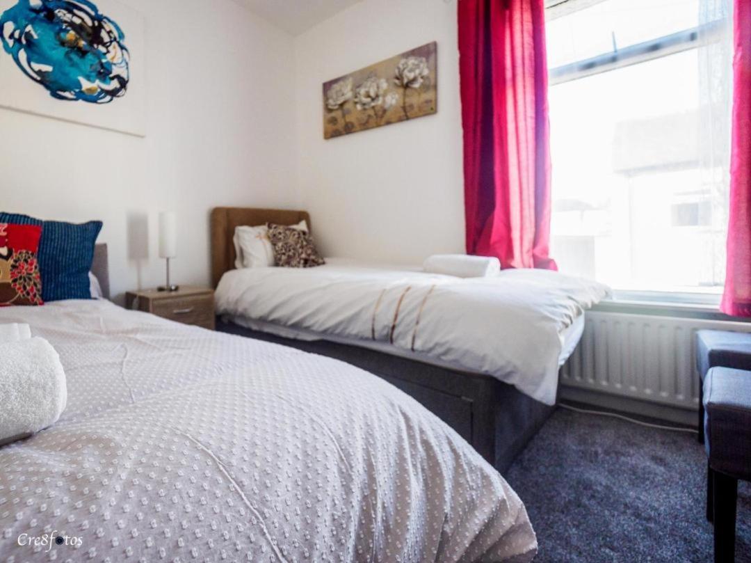 12 Cornwallis Lodge Family Room 2 Stoke-on-Trent Экстерьер фото