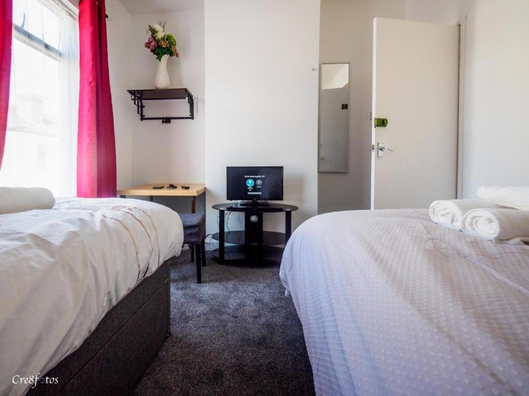 12 Cornwallis Lodge Family Room 2 Stoke-on-Trent Экстерьер фото